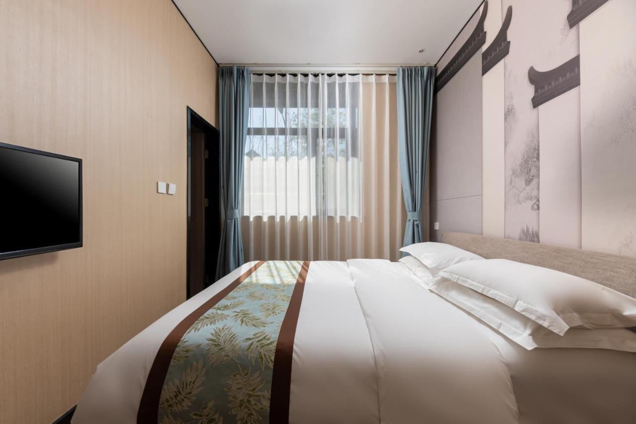 East Sacred Hotel ᴸᴱo---Foreign Accept---Tourism Service English-Speaking 丨 Near Tiananmen Forbidden City丨very Close To Metro Zhangzizhong And Beixinqiao 丨european Foot Ball English丨free Advance Tickets And Laundry Drying Service Coffee Snacks Beijing Bagian luar foto