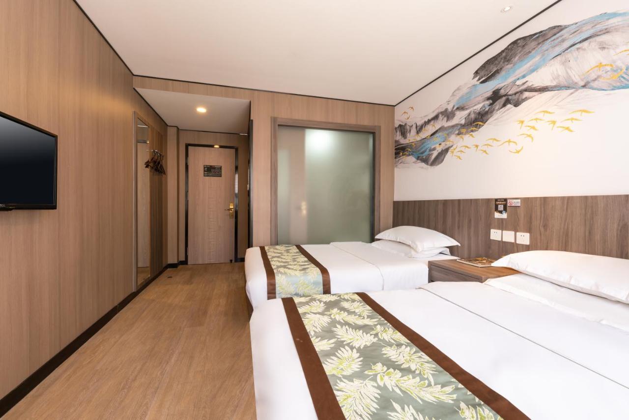 East Sacred Hotel ᴸᴱo---Foreign Accept---Tourism Service English-Speaking 丨 Near Tiananmen Forbidden City丨very Close To Metro Zhangzizhong And Beixinqiao 丨european Foot Ball English丨free Advance Tickets And Laundry Drying Service Coffee Snacks Beijing Bagian luar foto