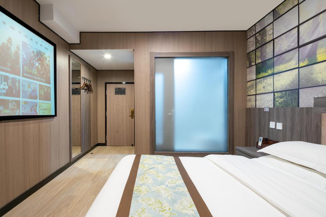 East Sacred Hotel ᴸᴱo---Foreign Accept---Tourism Service English-Speaking 丨 Near Tiananmen Forbidden City丨very Close To Metro Zhangzizhong And Beixinqiao 丨european Foot Ball English丨free Advance Tickets And Laundry Drying Service Coffee Snacks Beijing Bagian luar foto