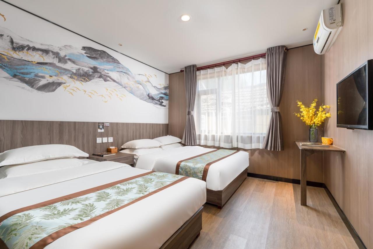 East Sacred Hotel ᴸᴱo---Foreign Accept---Tourism Service English-Speaking 丨 Near Tiananmen Forbidden City丨very Close To Metro Zhangzizhong And Beixinqiao 丨european Foot Ball English丨free Advance Tickets And Laundry Drying Service Coffee Snacks Beijing Bagian luar foto