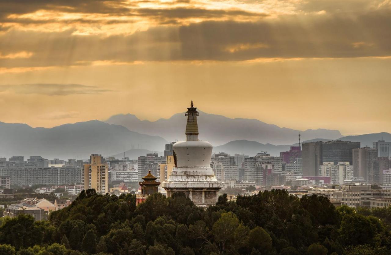 East Sacred Hotel ᴸᴱo---Foreign Accept---Tourism Service English-Speaking 丨 Near Tiananmen Forbidden City丨very Close To Metro Zhangzizhong And Beixinqiao 丨european Foot Ball English丨free Advance Tickets And Laundry Drying Service Coffee Snacks Beijing Bagian luar foto