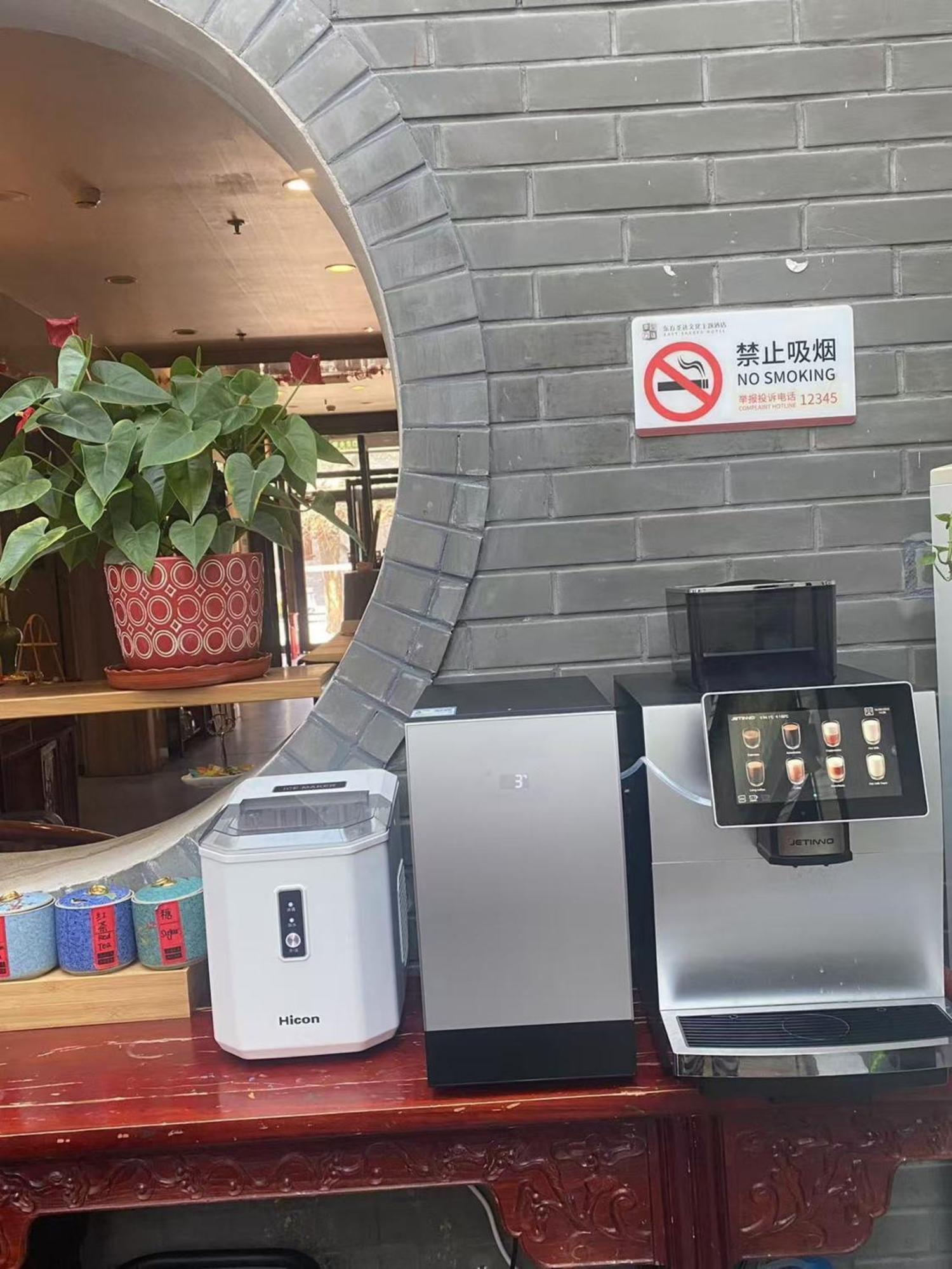 East Sacred Hotel ᴸᴱo---Foreign Accept---Tourism Service English-Speaking 丨 Near Tiananmen Forbidden City丨very Close To Metro Zhangzizhong And Beixinqiao 丨european Foot Ball English丨free Advance Tickets And Laundry Drying Service Coffee Snacks Beijing Bagian luar foto